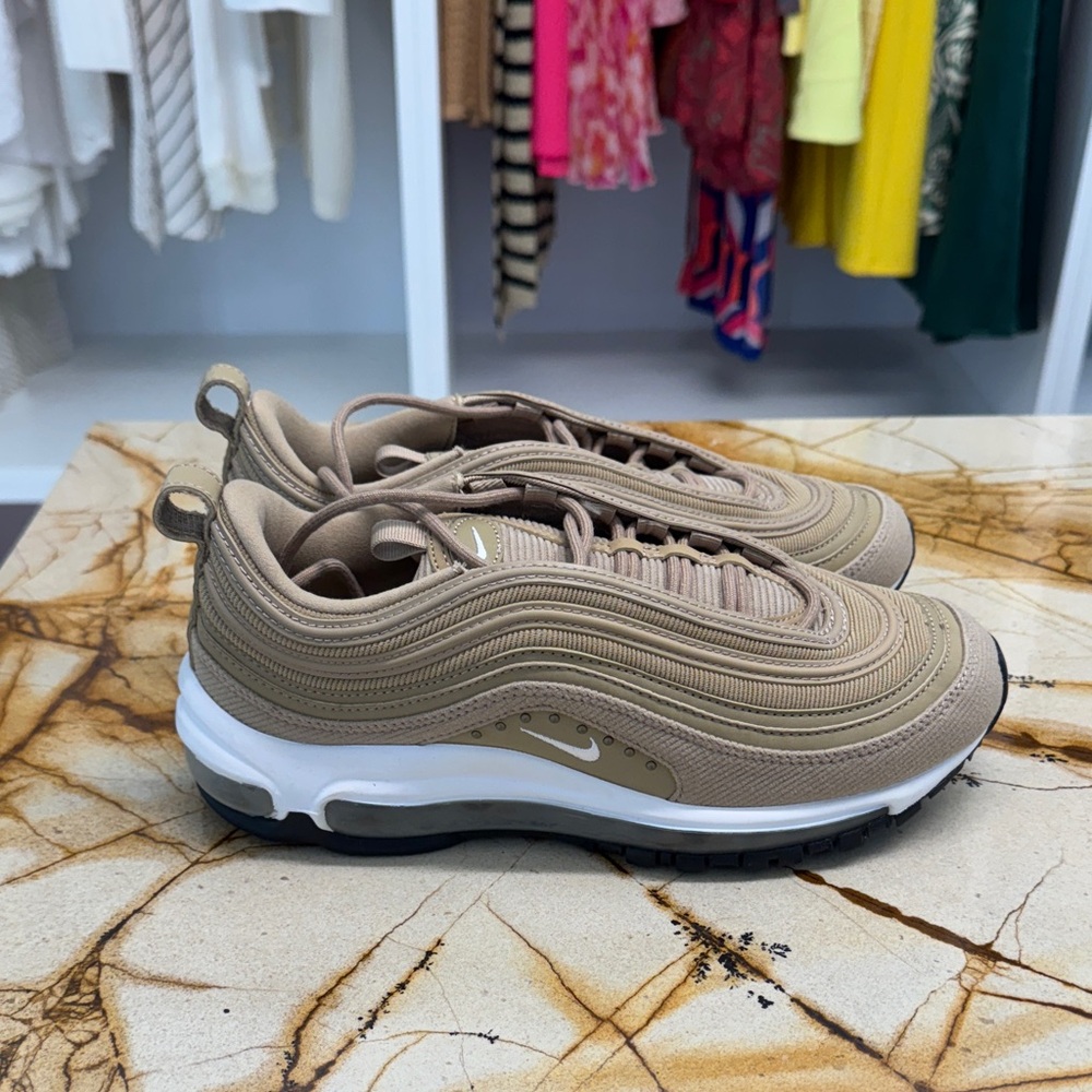 Nike Air Max in Light Brown